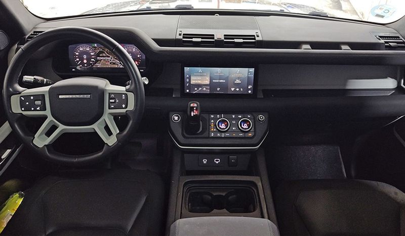 Land Rover Defender • 2020 • 83,500 km 9