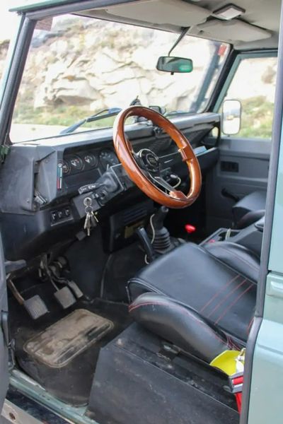 Land Rover Defender • 2000 • 268,000 km 5