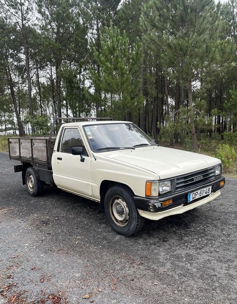 Toyota Hilux • 1988 • 247,000 km 1