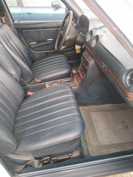 Mercedes-Benz E-320 • 1997 • 4,500 km 9