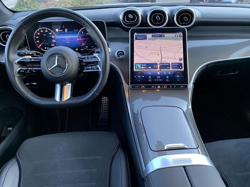 Mercedes-Benz GLC • 2023 • 74,011 km 9