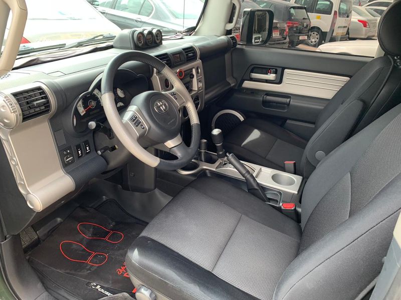 Toyota FJ Cruiser • 2014 • 33,000 km 12