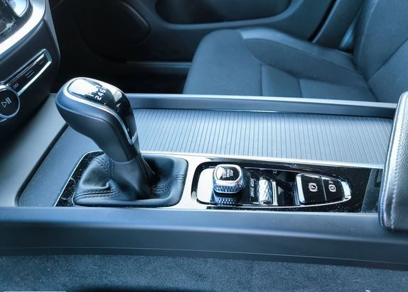 Volvo V60 • 2020 • 69,000 km 2