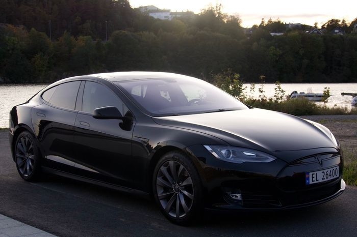 Tesla Model S • 2013 • 91,190 km 1
