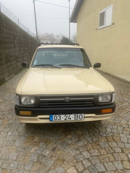Toyota Hilux • 1992 • 93,000 km 2