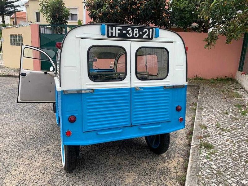 Citroën C2 • 1960 • 3,018 km 2