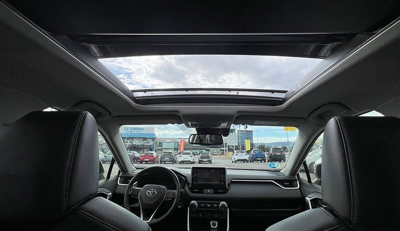 Toyota RAV4 • 2020 • 89,000 km 6