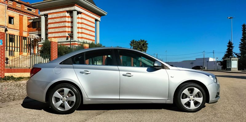 Chevrolet Cruze • 2012 • 200,000 km 4