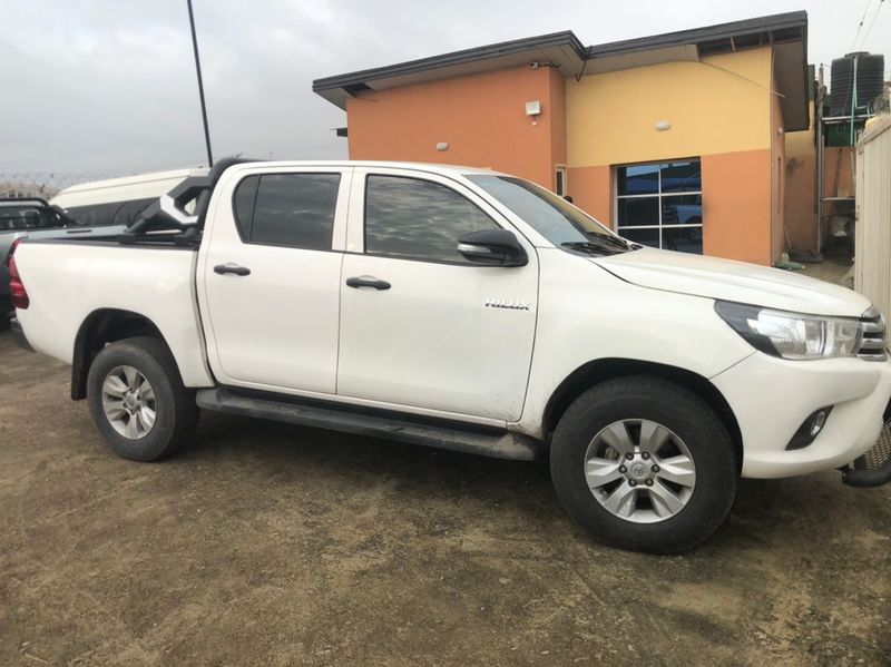 Toyota Hilux • 2016 • 32 km 1