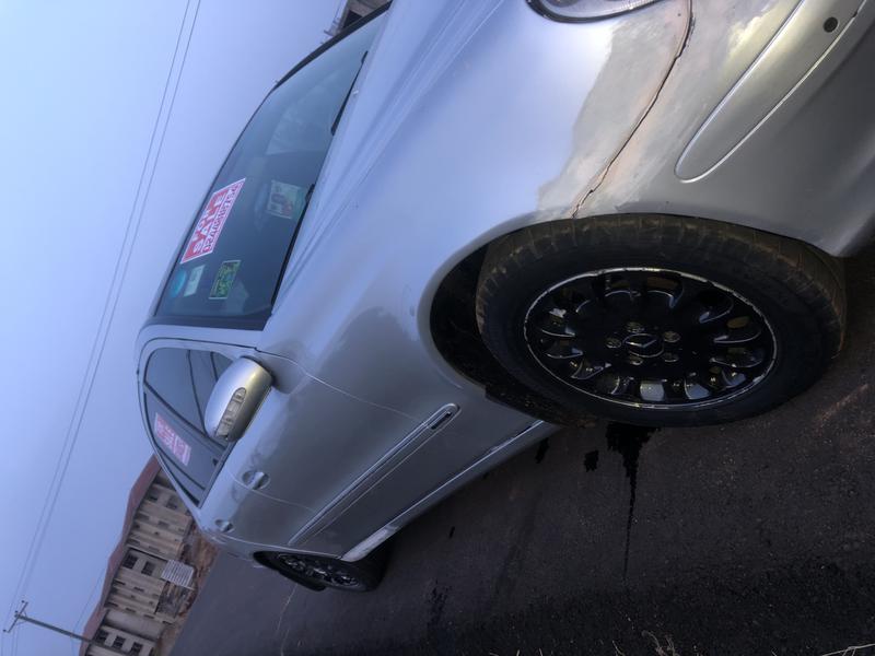 Mercedes-Benz E-320 • 2002 • 98,000 km 6