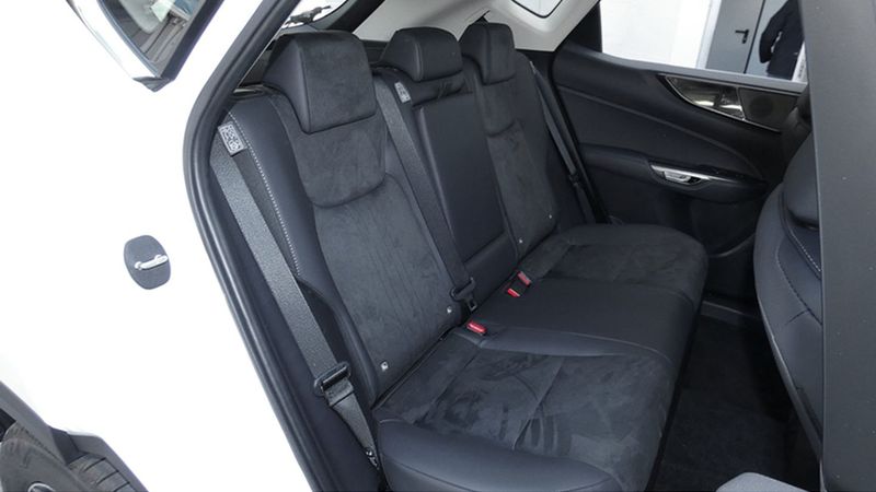 Lexus NX • 2022 • 4,056 km 15