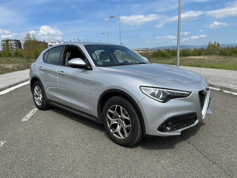 Alfa Romeo Stelvio • 2019 • 25,000 km 1