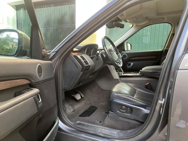 Land Rover Discovery • 2017 • 146,000 km 6