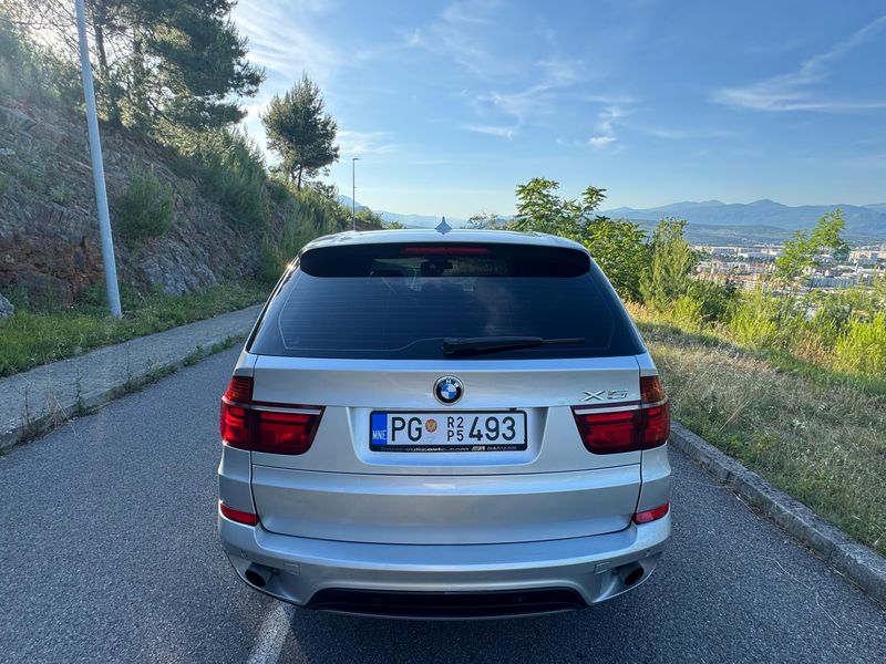 BMW X5 • 2010 • 183,000 km 3