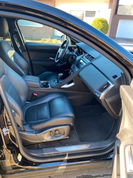 Jaguar E-PACE • 2019 • 65,000 km 12