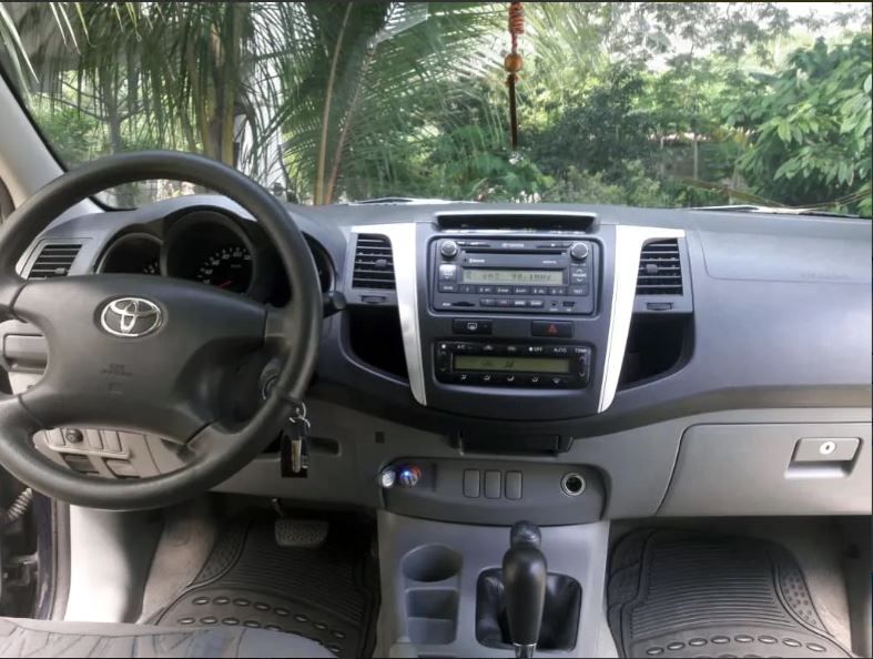 Toyota Hilux • 2011 • 170,000 km 5
