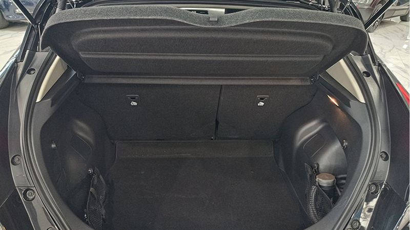 Nissan Leaf • 2024 • 2,276 km 9