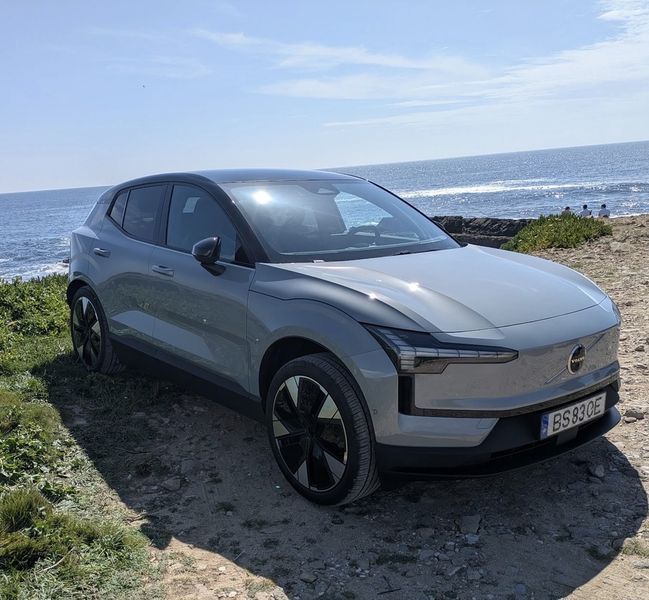Volvo XC40 • 2024 • 2,400 km 1