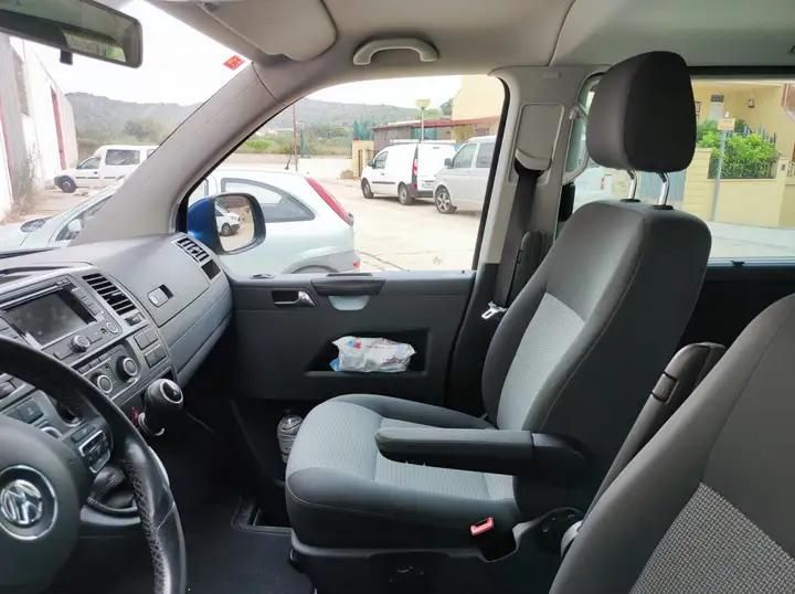 Volkswagen Caravelle • 2015 • 165,000 km 3