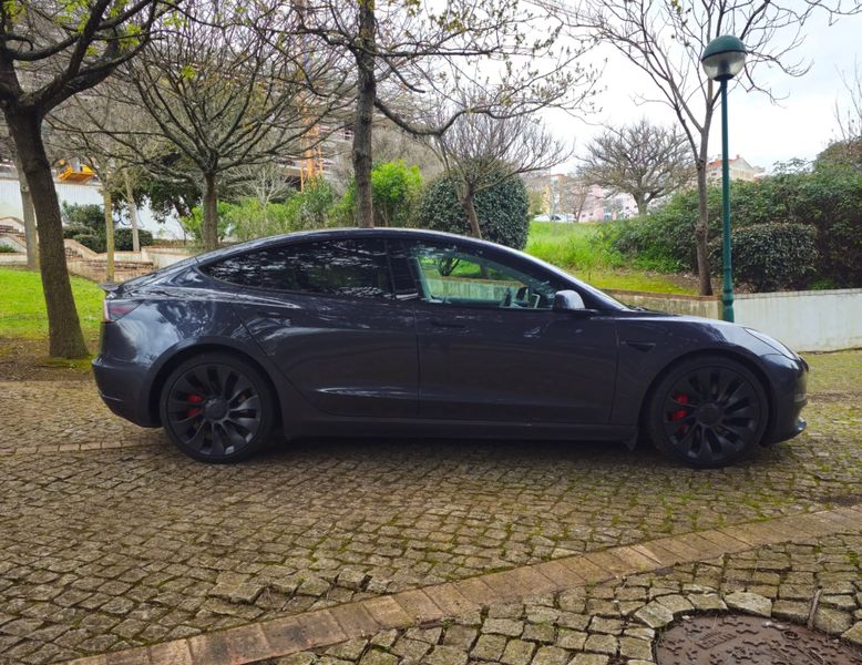 Tesla Model 3 • 2022 • 30,100 km 4