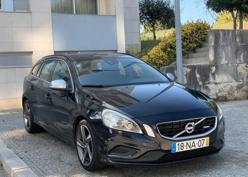 Volvo V60 • 2012 • 115,000 km 1
