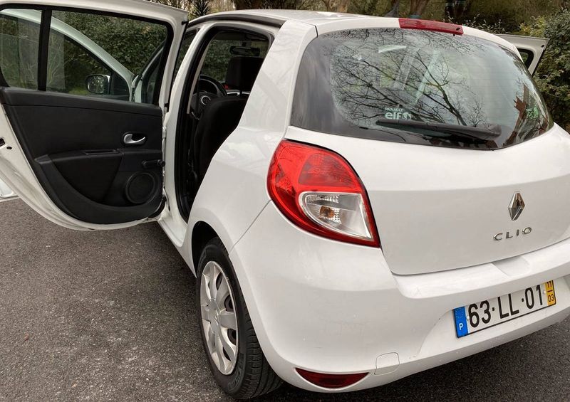 Renault Clio • 2011 • 190,000 km 4