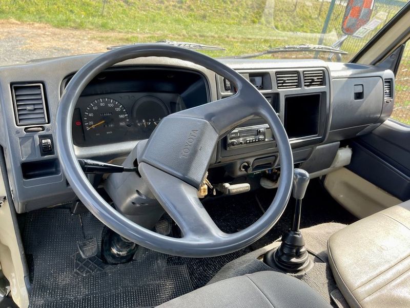 Toyota Dyna • 1998 • 120,000 km 4
