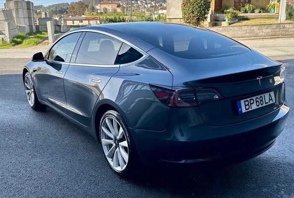 Tesla Model 3 • 2019 • 91,500 km 7