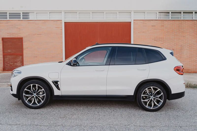 BMW X3 • 2021 • 105,000 km 8