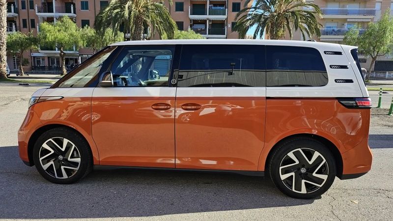 Volkswagen Caravelle • 2023 • 14,000 km 2