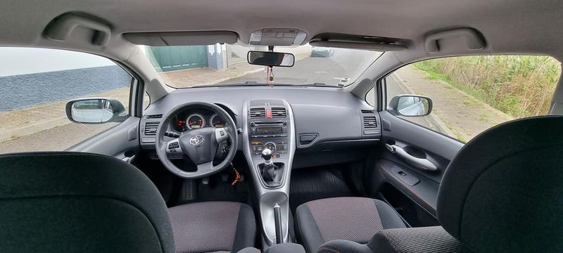 Toyota Auris • 2010 • 227,000 km 3