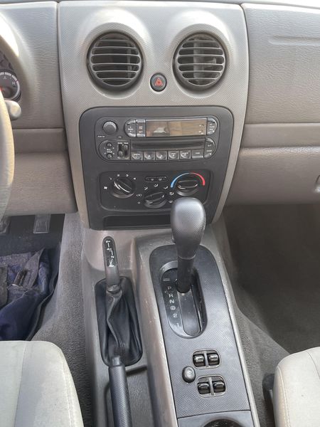 Jeep Liberty • 2006 • 233 km 6