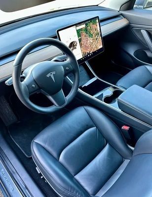 Tesla Model 3 • 2019 • 91,500 km 8
