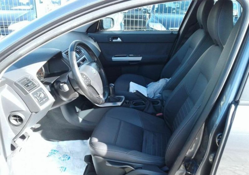 Volvo V50 • 2007 • 181,000 km 1