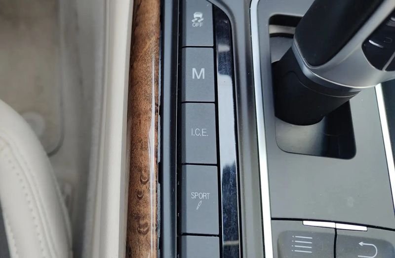 Maserati Levante • 2017 • 15,348 km 8