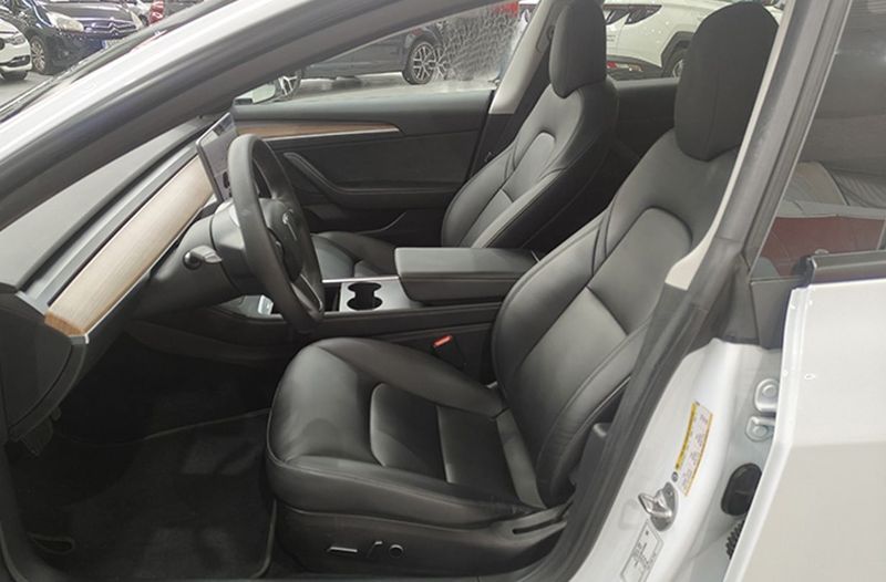 Tesla Model 3 • 2021 • 64,033 km 11