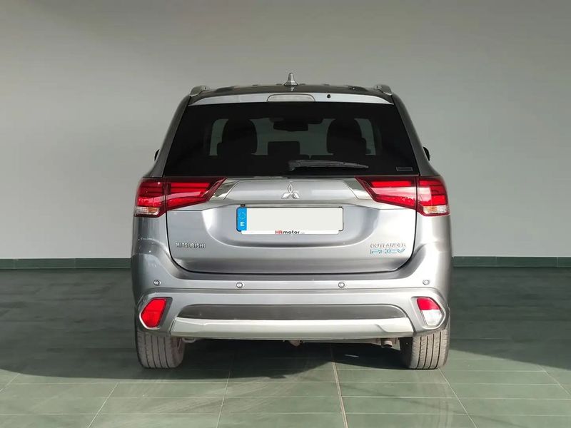 Mitsubishi Outlander • 2017 • 71,000 km 8