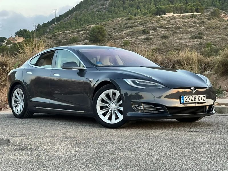 Tesla Model S • 2019 • 50,960 km 10