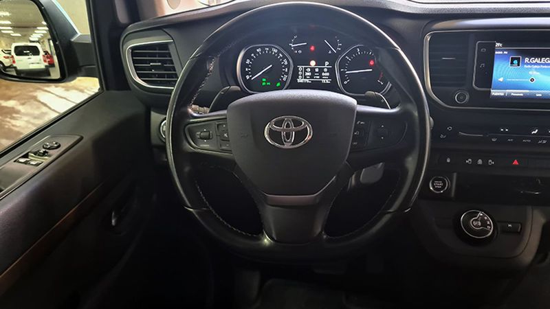 Toyota Prius • 2020 • 46,175 km 4