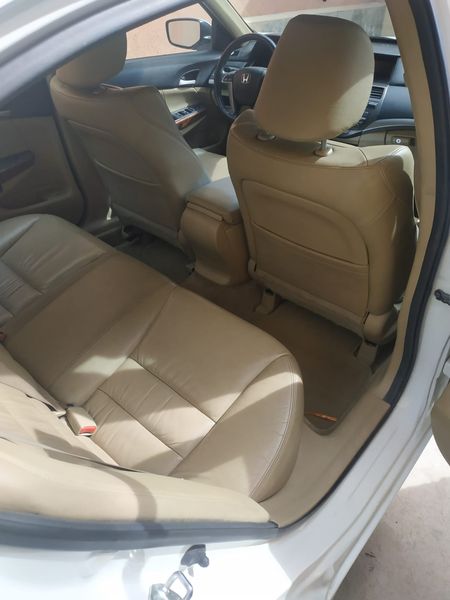 Honda Accord • 2011 • 85,000 km 2