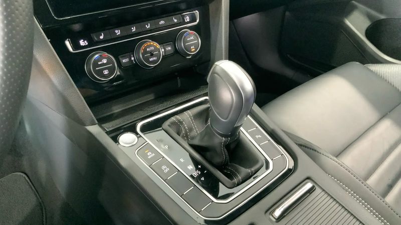 Volkswagen Passat • 2020 • 41,959 km 11