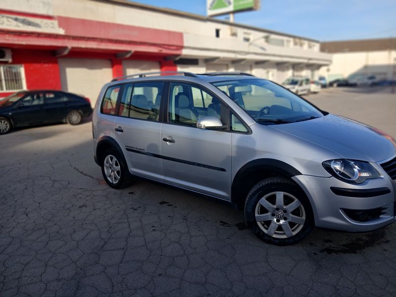 Volkswagen Touran • 2007 • 238,000 km 10