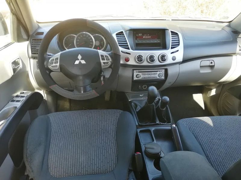 Mitsubishi L200 Pick up • 2010 • 213,000 km 5