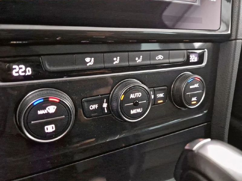 Volkswagen Golf • 2020 • 59,000 km 4