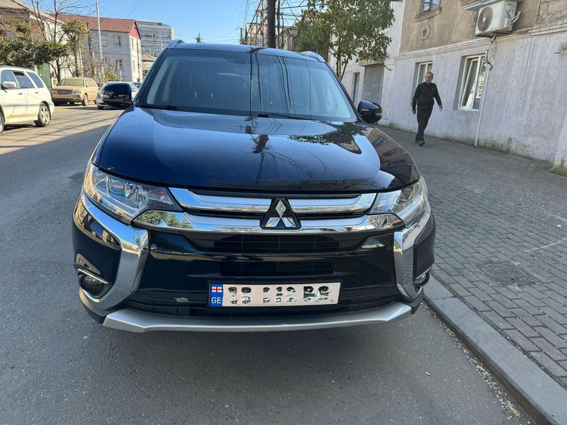 Mitsubishi Outlander • 2015 • 140,000 km 3