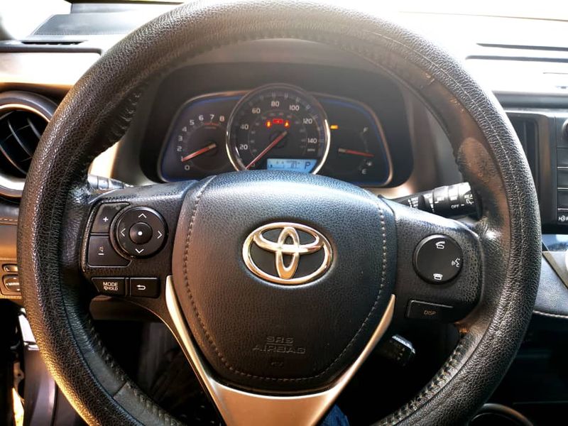 Toyota RAV4 • 2014 • 77,000 km 2