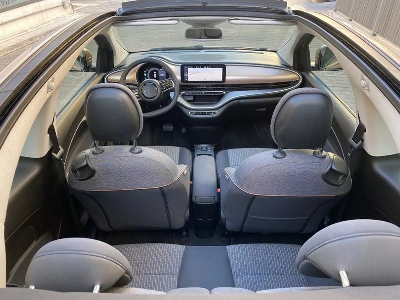 Fiat 500e • 2021 • 43,200 km 3