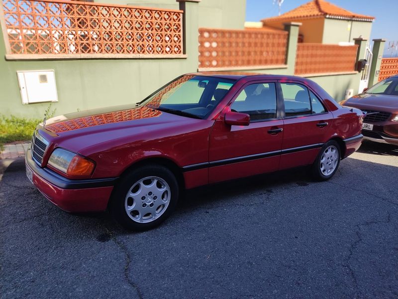 Mercedes-Benz C-Class • 1996 • 218,000 km 9