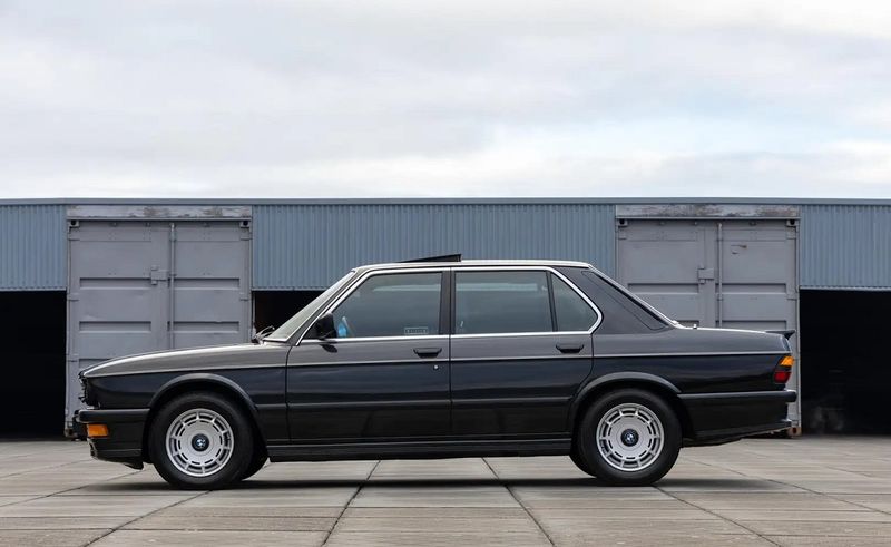 BMW 5 Series • 1985 • 130,000 km 10