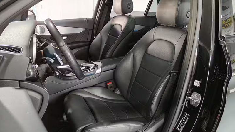 Mercedes-Benz GLC-Class • 2018 • 72,000 km 10